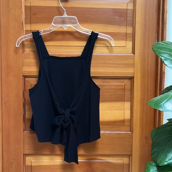 Black Cropped Tank - Picture 2 of 4